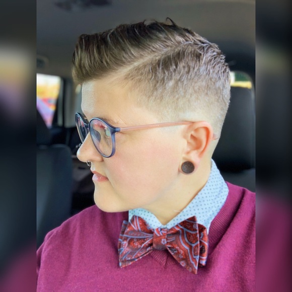 Meet your Posher, Leslie - Picture 1 of 5